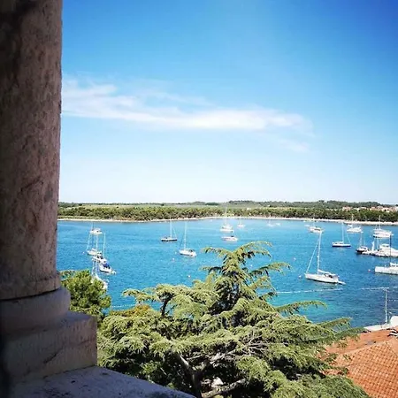 Appartement Three-bedroom In I Valbandon
