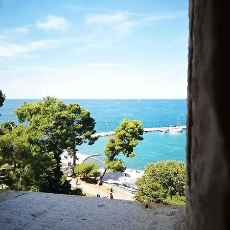 Appartement Three-bedroom In I Valbandon