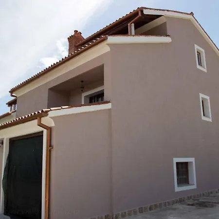 Appartement Three-bedroom In I Valbandon