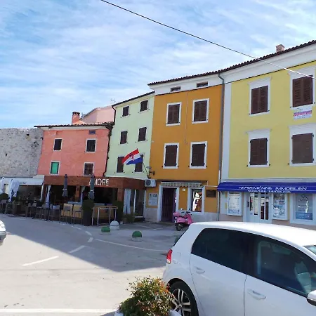 Three-bedroom In I Appartement Valbandon